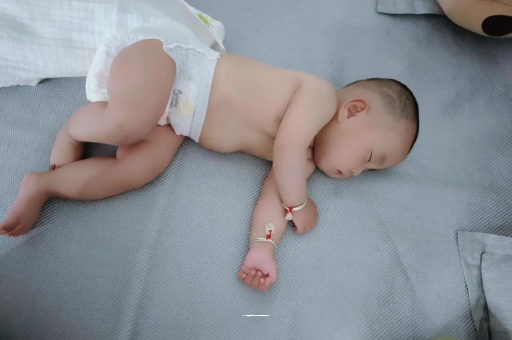 林芝三个月宝宝抬头不稳